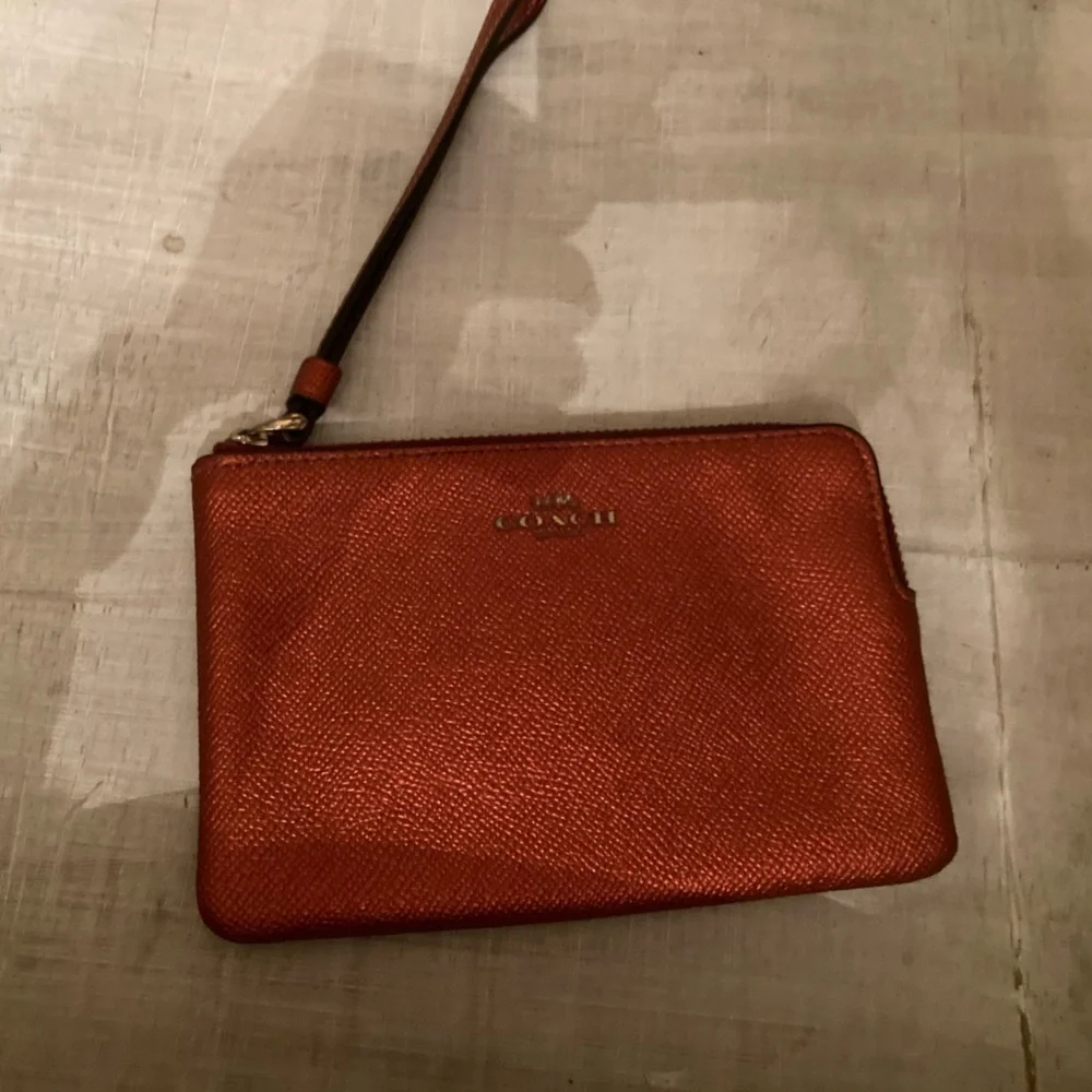 Coach Wristlet Zip Corner Metallic Red‎ Sparkle Color